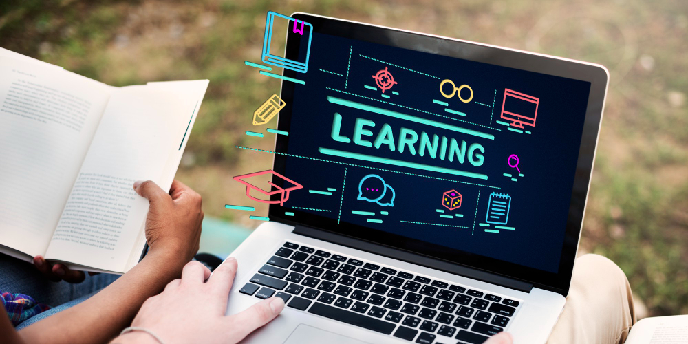 Online courses digital products Canada — low startup cost passive income business 2026