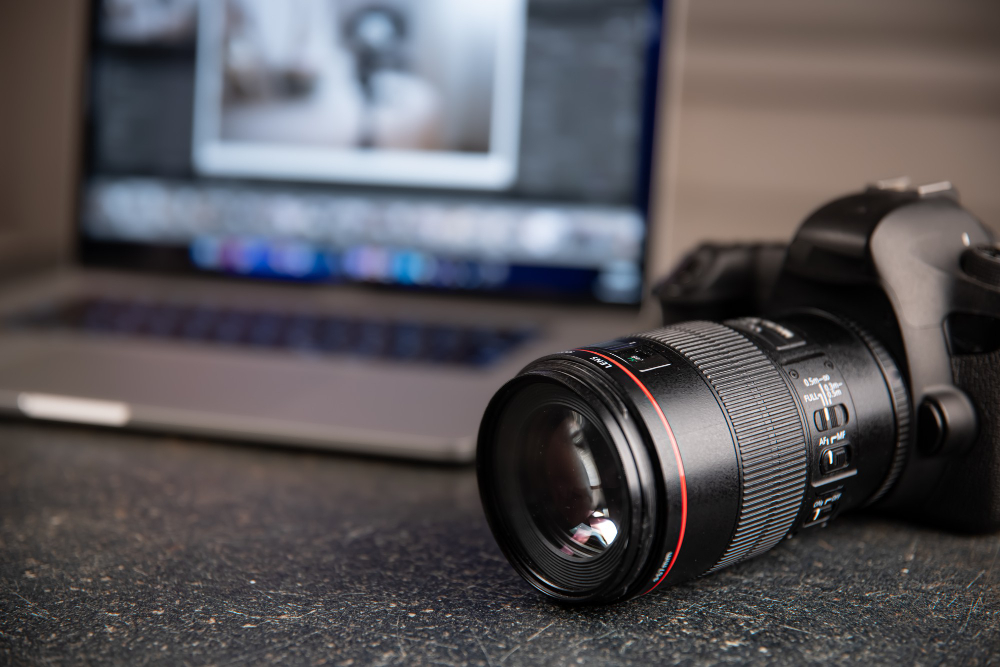 Photography videography business Canada — low startup cost creative services 2026